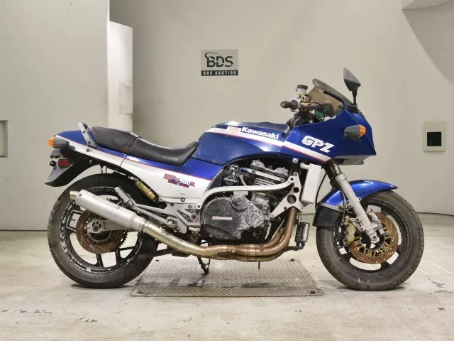 Kawasaki GPZ900R