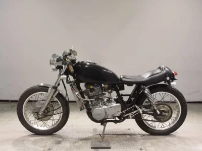 Yamaha SR400-2