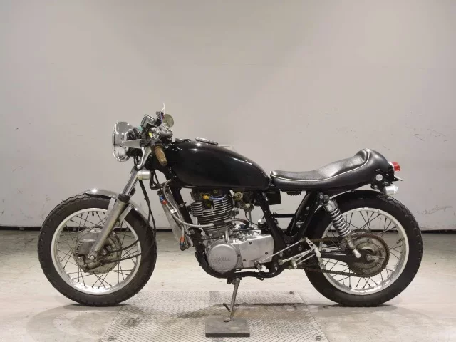 Yamaha SR400-2