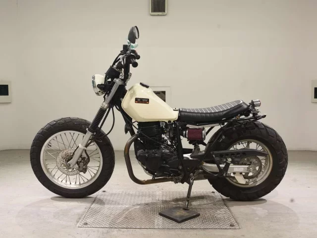 Yamaha TW225