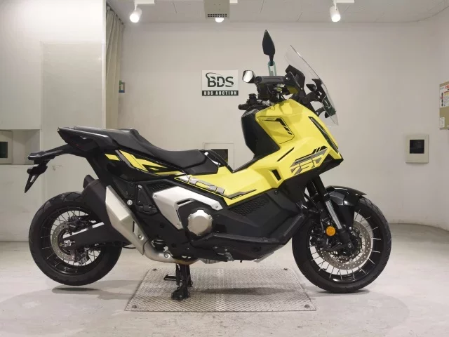 Honda X-ADV750-2 лот № 7742 оценка 8  с аукциона в Японии