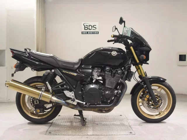 Yamaha XJR1300 лот № 7545 оценка 4  с аукциона в Японии