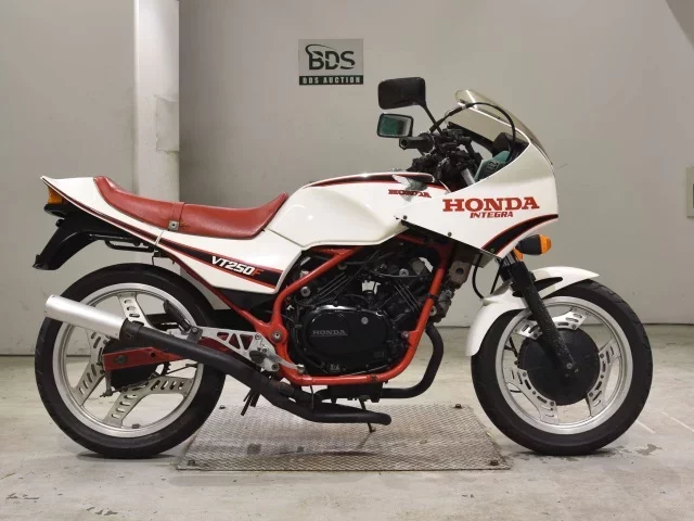 Honda VT250 INTEGRA лот № 2731 оценка 4  с аукциона в Японии