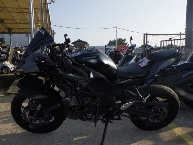 Kawasaki ZX-4R SE