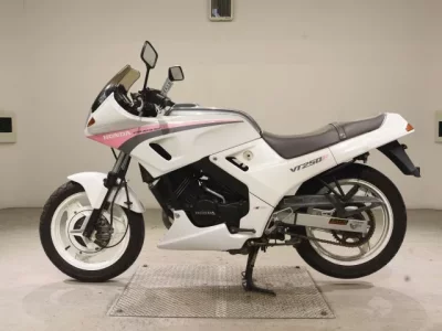 Honda VT250F  с аукциона в Японии