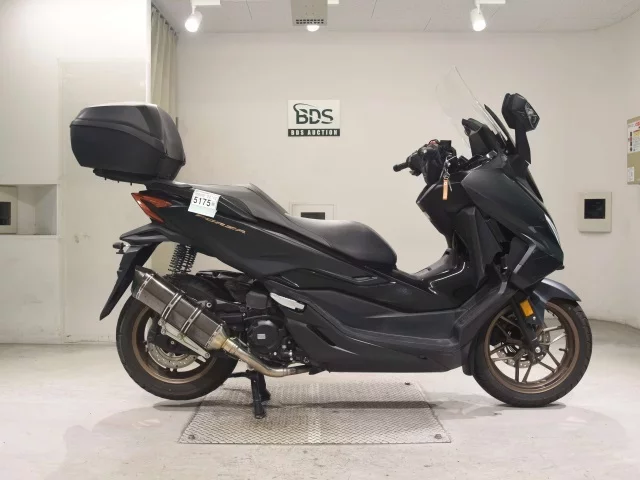 Honda FORZA -6 лот № 5175 оценка 4  с аукциона в Японии
