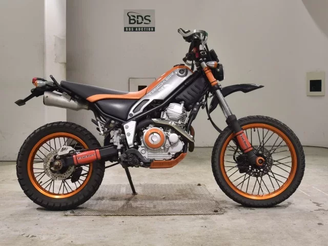 Yamaha TORITSU CAR лот № 2566 оценка 4  с аукциона в Японии