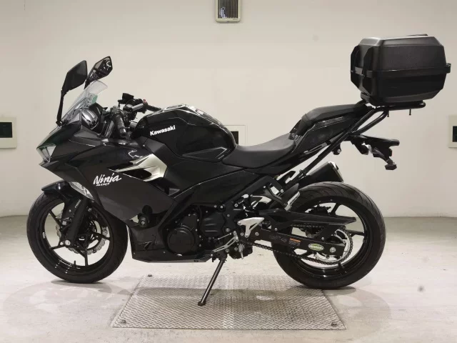 Kawasaki NINJA400-2