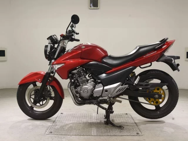 Suzuki GSR250