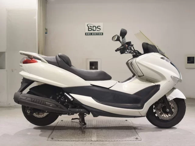 Yamaha MAJESTY 250-4 лот № 5424 оценка 4  с аукциона в Японии