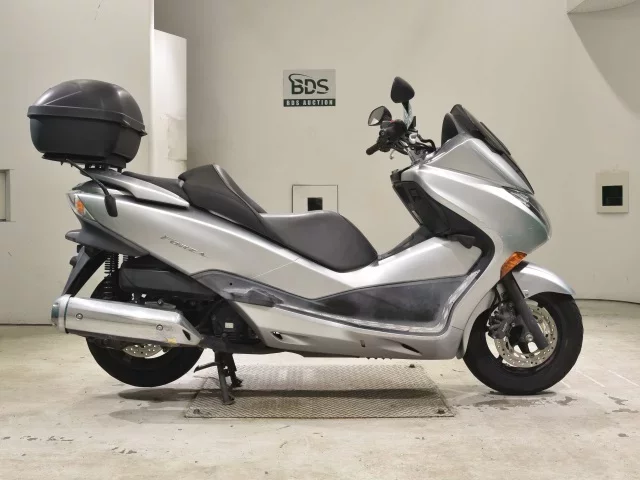 Honda FORZA Z лот № 2525 оценка 4  с аукциона в Японии