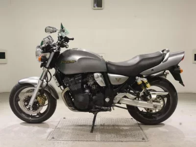 Suzuki INAZUMA 400