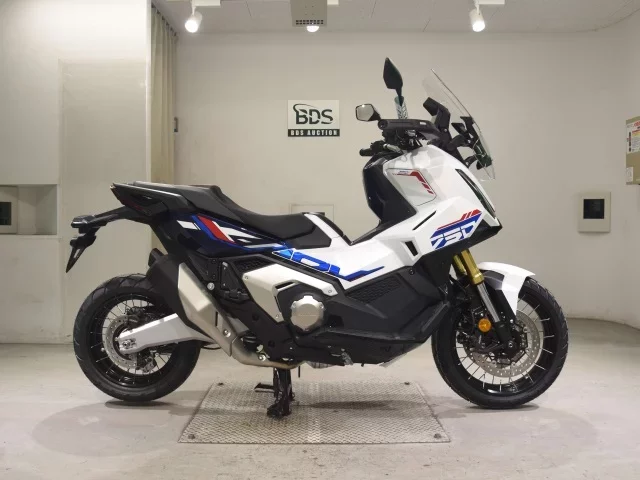 Honda X-ADV750-2 лот № 7734 оценка 8  с аукциона в Японии