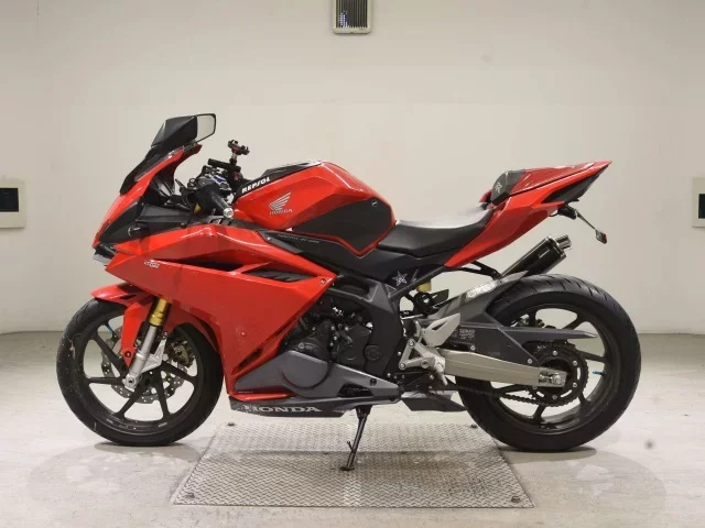 Honda CBR250RR-2