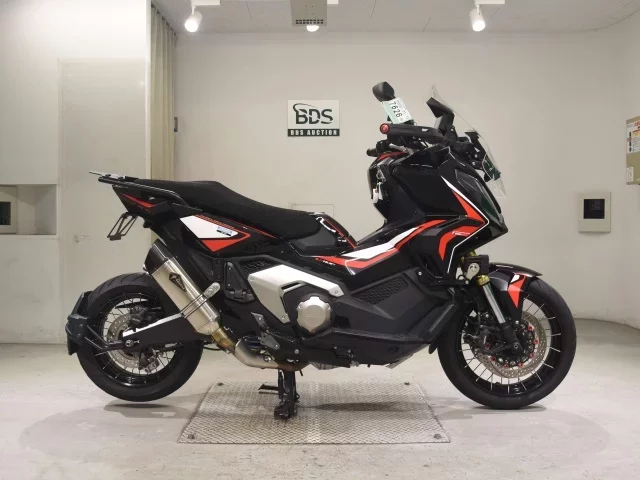 Honda X-ADV750-2 лот № 7626 оценка 5  с аукциона в Японии