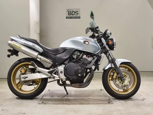 Honda HORNET250 лот № 2783 оценка 4  с аукциона в Японии