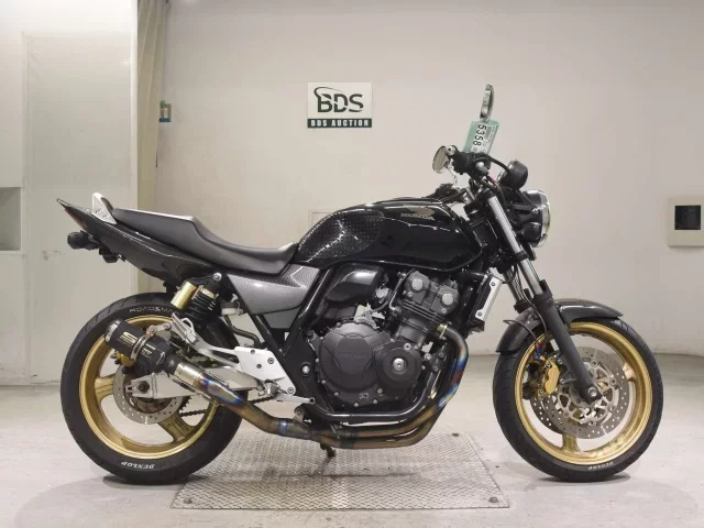 Honda CB400SFV-4 лот № 5358 оценка 4  с аукциона в Японии
