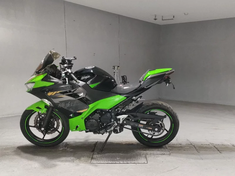 Kawasaki NINJA400