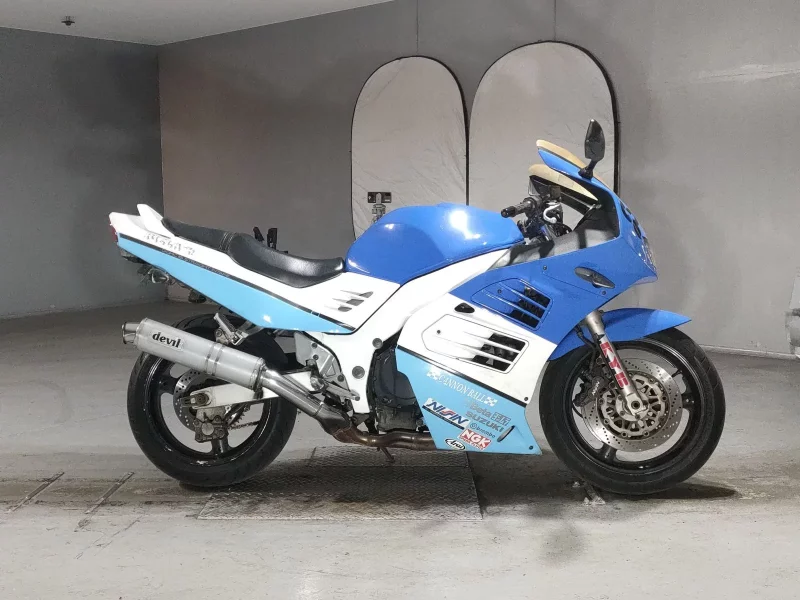 Suzuki RF900R