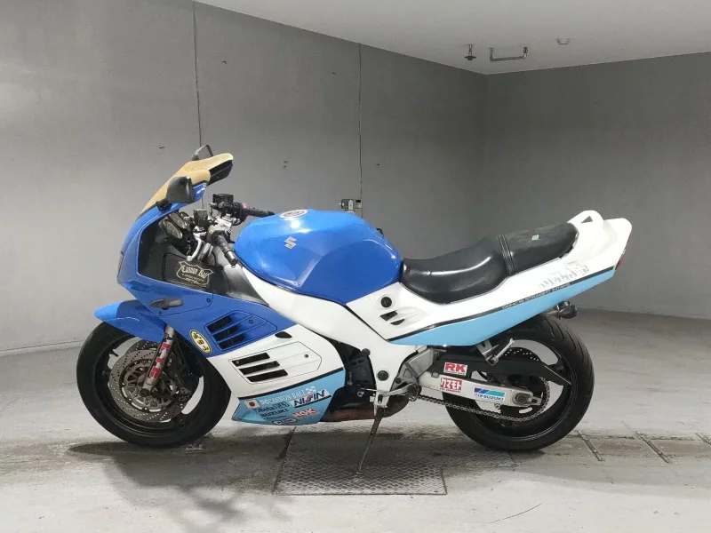 Suzuki RF900R