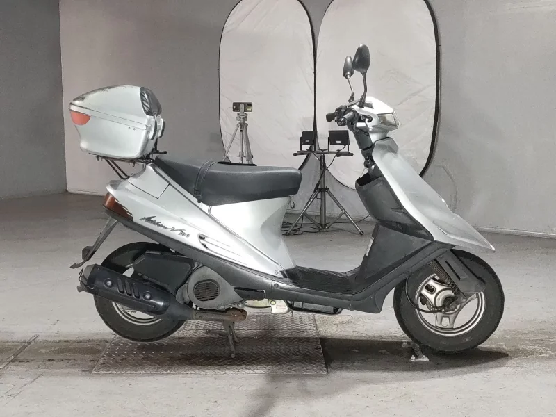 Suzuki ADDRESS V100