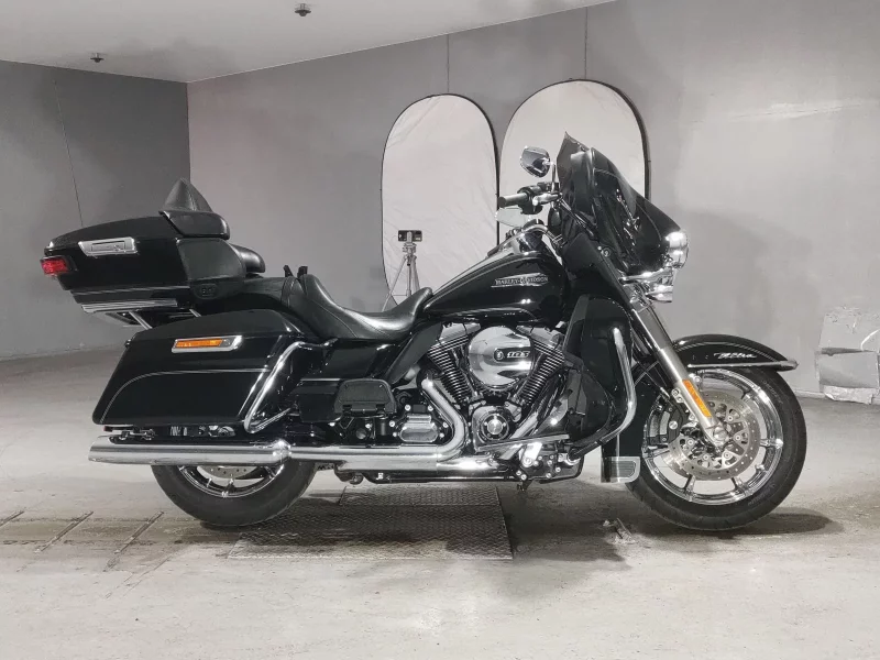 Harley-Davidson HARLEY FLHTCU1690
