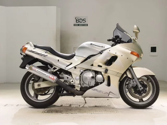 Kawasaki ZZR600 лот № 5026 оценка 4  с аукциона в Японии