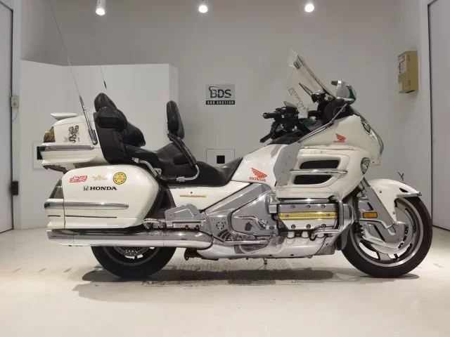 Honda GL1800 лот № 2843 оценка 4  с аукциона в Японии