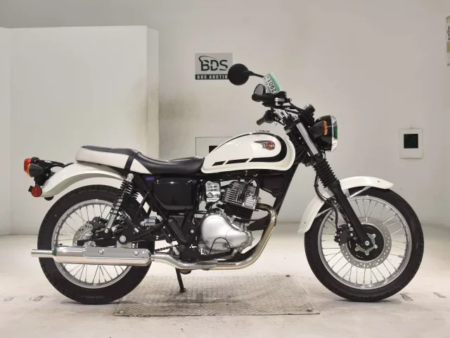 Kawasaki W230 лот № 2901 оценка 7  с аукциона в Японии