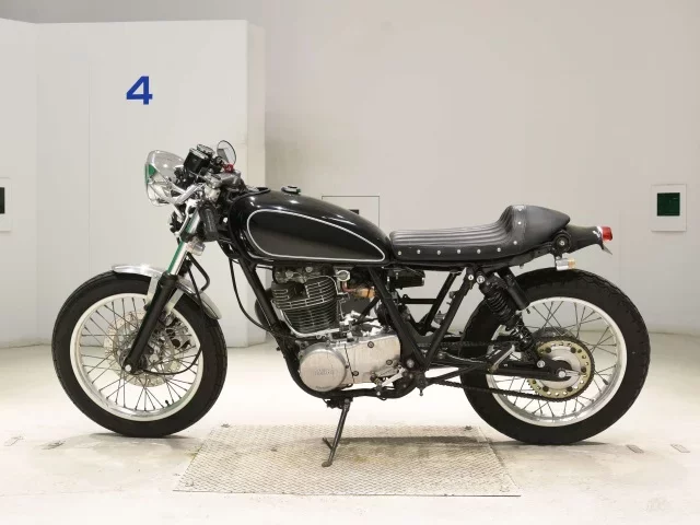 Yamaha SR400-3