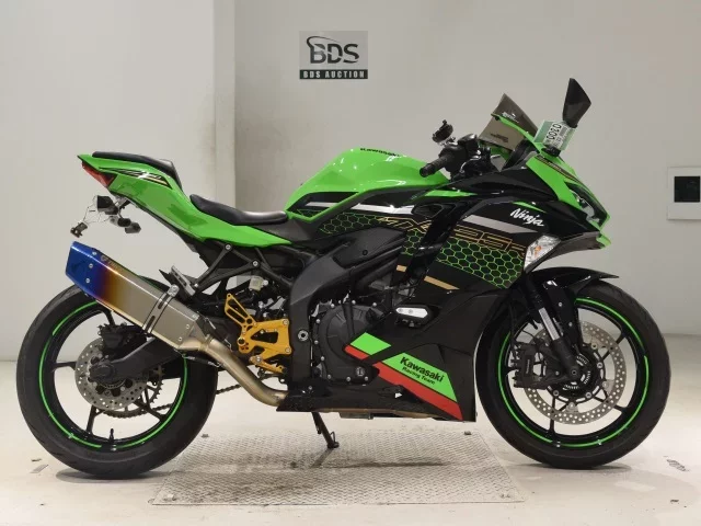 Kawasaki ZX-25R лот № 0300 оценка 5  с аукциона в Японии