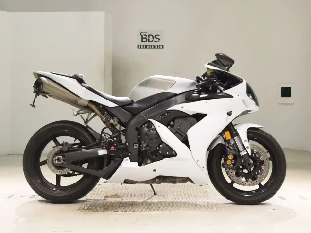 Yamaha YZF-R1 лот № 8123 оценка 4  с аукциона в Японии