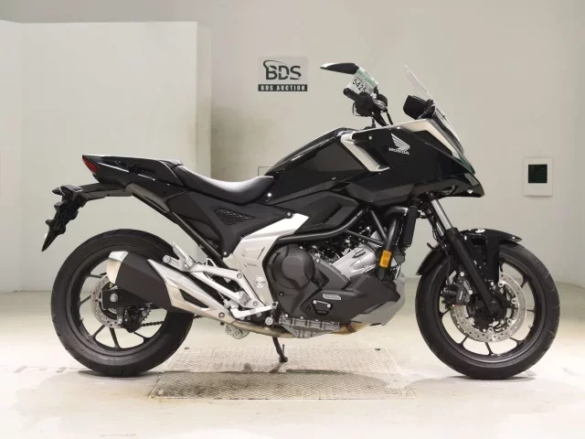 Honda NC750XD-3 лот № 5425 оценка 8  с аукциона в Японии