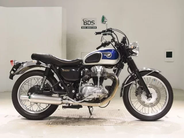 Kawasaki W650 лот № 5235 оценка 4  с аукциона в Японии
