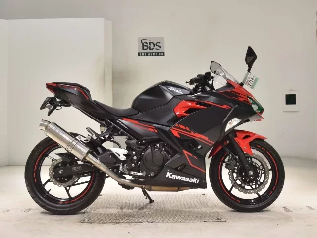 Kawasaki NINJA250-2 лот № 2714 оценка 5  с аукциона в Японии
