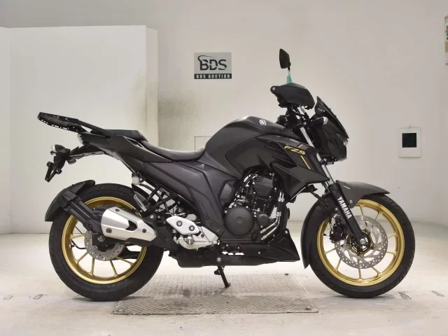 Yamaha FZS25 лот № 5458 оценка 5  с аукциона в Японии