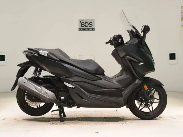 Honda FORZA -4 лот № 7677 оценка 5  с аукциона в Японии