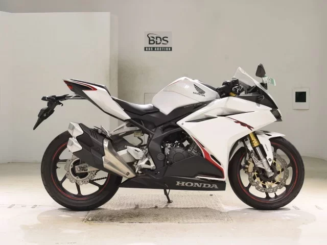 Honda CBR250RR-2A лот № 3104 оценка 5  с аукциона в Японии