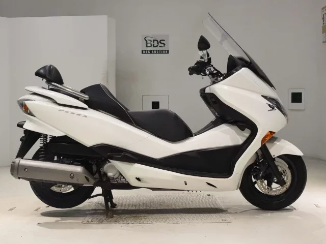 Honda FORZA Z лот № 2871 оценка 5  с аукциона в Японии