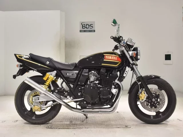 Yamaha XJR400 лот № 2678 оценка 4  с аукциона в Японии