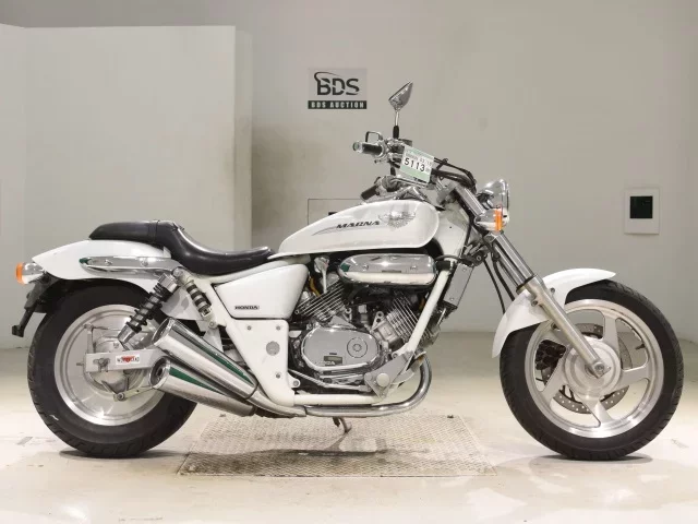 Honda MAGNA 250 лот № 5113 оценка 4  с аукциона в Японии
