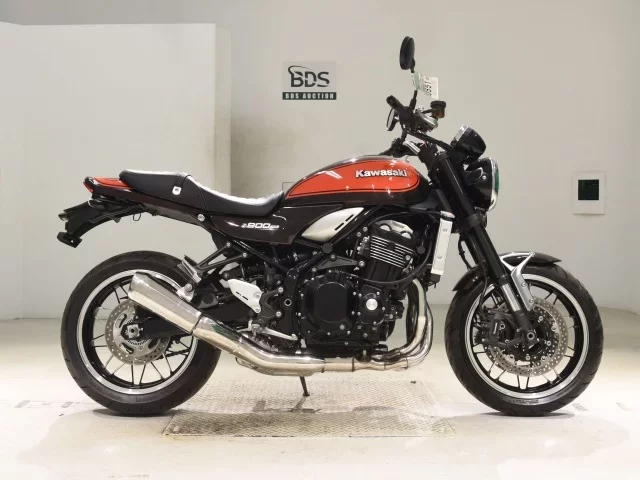 Kawasaki Z900RS лот № 0551 оценка 5  с аукциона в Японии