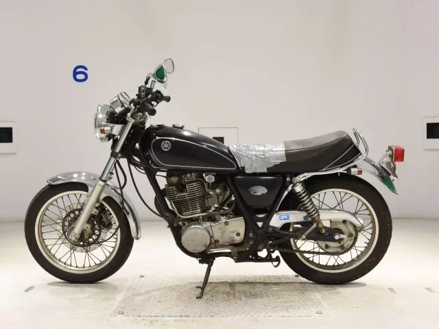 Yamaha SR400-3