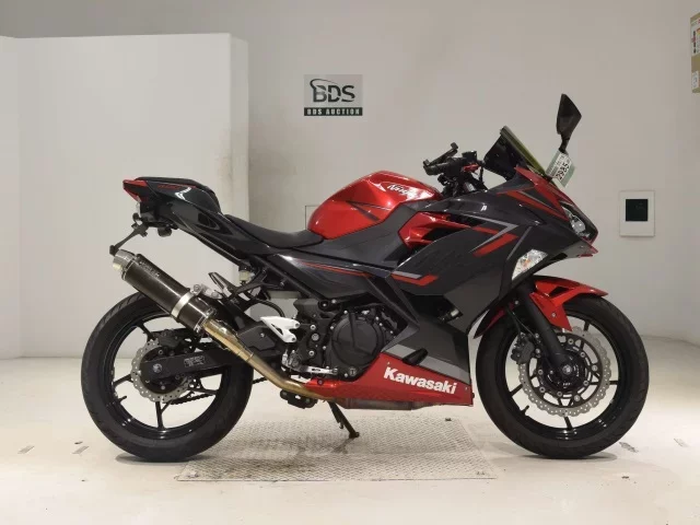 Kawasaki NINJA400-2 лот № 2985 оценка 4  с аукциона в Японии