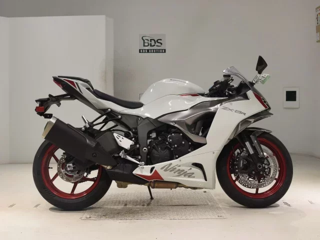 Kawasaki ZX-6RA лот № 2618 оценка 8  с аукциона в Японии