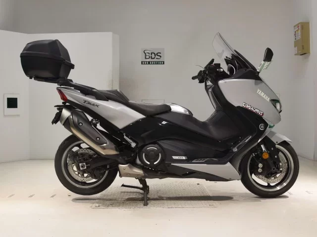 Yamaha T-MAX530DX лот № 0199 оценка 5  с аукциона в Японии