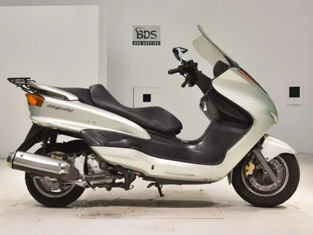 Yamaha MAJESTY 250-2 лот № 7668 оценка 4  с аукциона в Японии