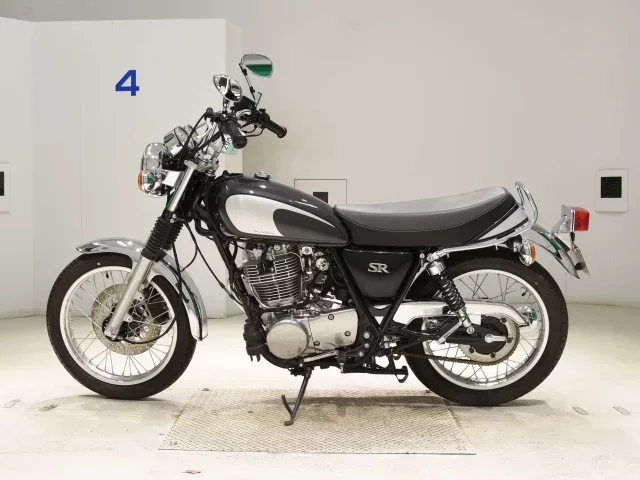 Yamaha SR400-5