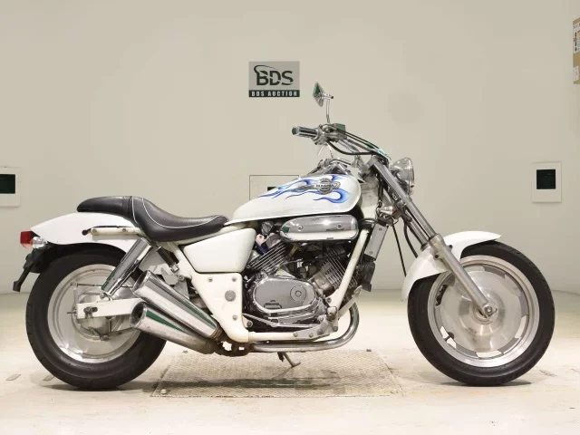 Honda MAGNA 250 лот № 7972 оценка 4  с аукциона в Японии