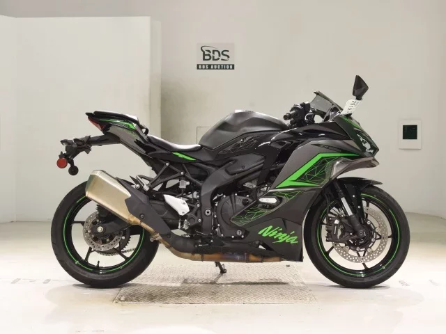 Kawasaki ZX-25R-2SE лот № 2912 оценка 4  с аукциона в Японии